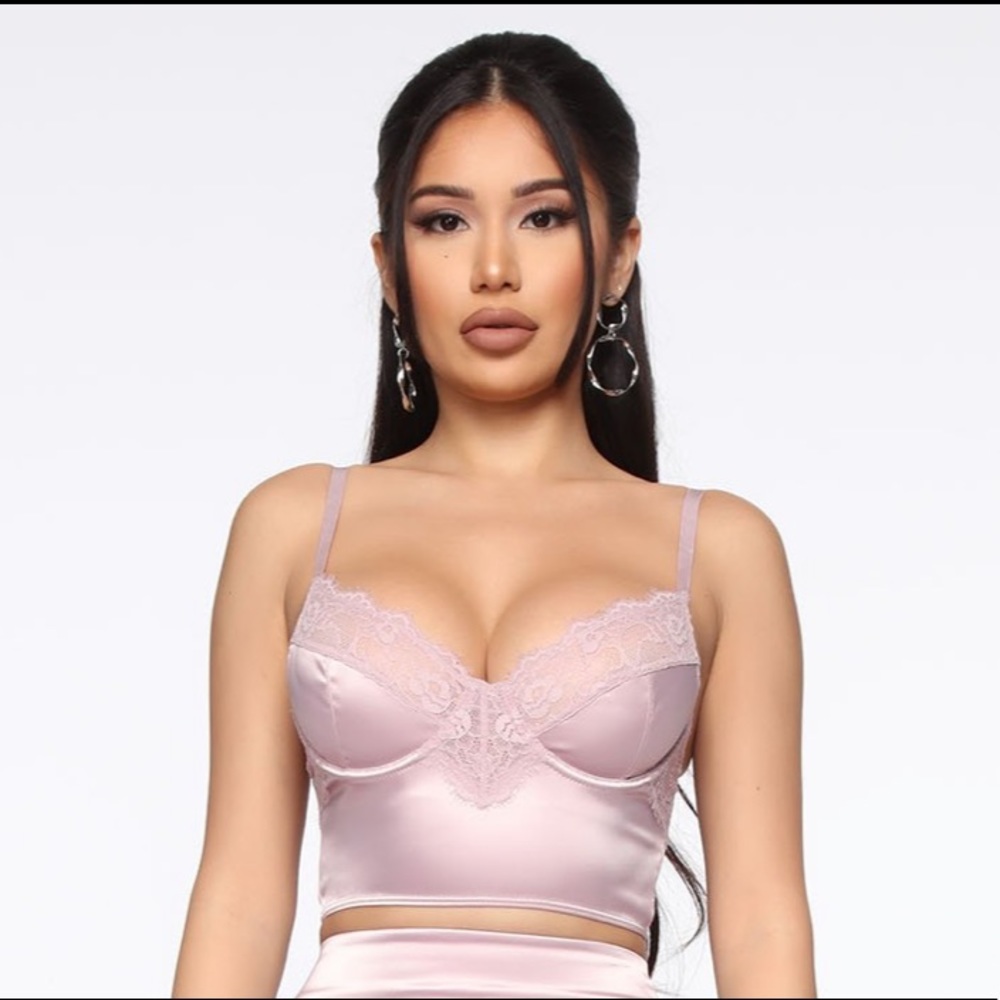 Dusty pink lace trim crop top
